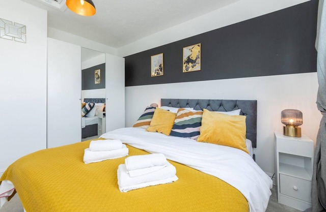 Pass the Keys | Spacious Modern 4-Bedroom Home RG2