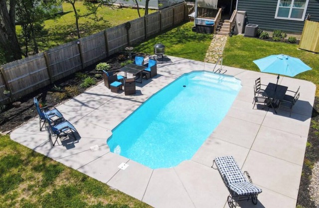 Patch of Paradise with Heated Pool & Shuffleboard- close to Sports & Events Ctr