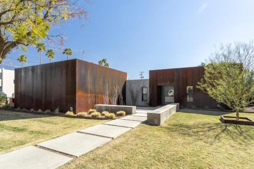 Patina Rosa - Iconic Design Pool and B-Ball Court