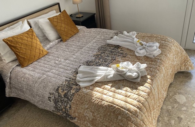 Patras Golden Suite - ground floor apartment with all the necessary amenities.