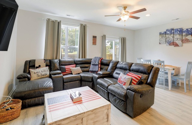 Patriotic Hampstead Retreat w/ Patio & Grill!