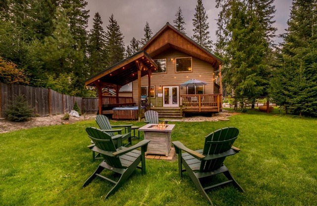 Paws in the Mountains by NW Comfy Cabins