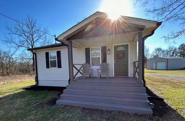 Peace Creek Cottage on 7+ acres