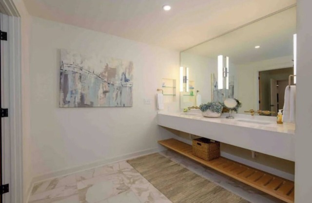 Peaceful 5-bedroom house right on the water in Estill Springs