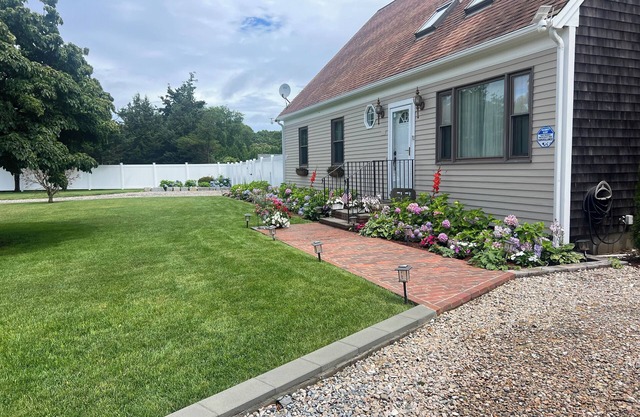 Peaceful and Relaxing Cape Cod Ranch located 7 Min. from the Beach.