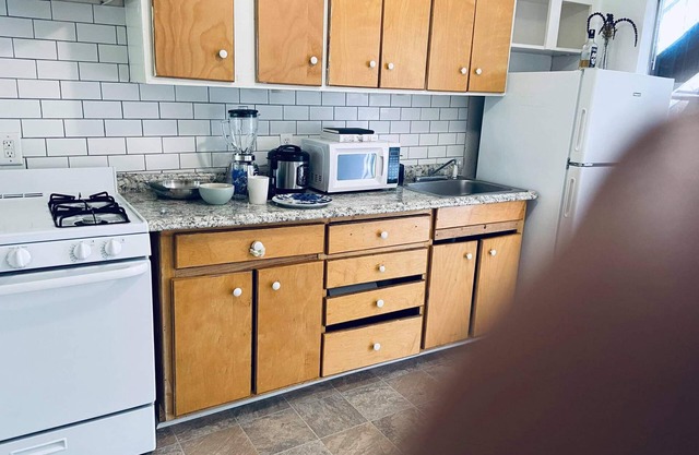 Peaceful artsy spot in Inman Park