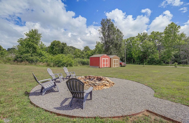Peaceful Bluff City Retreat w/ Fire Pit & Grill