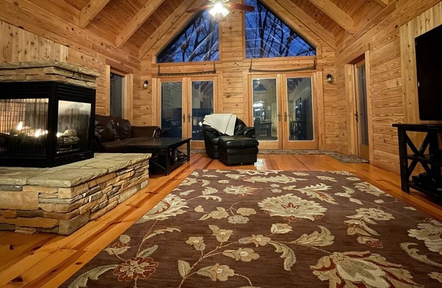 Peaceful Cabin near Table Rock and Caesars Head State Parks
