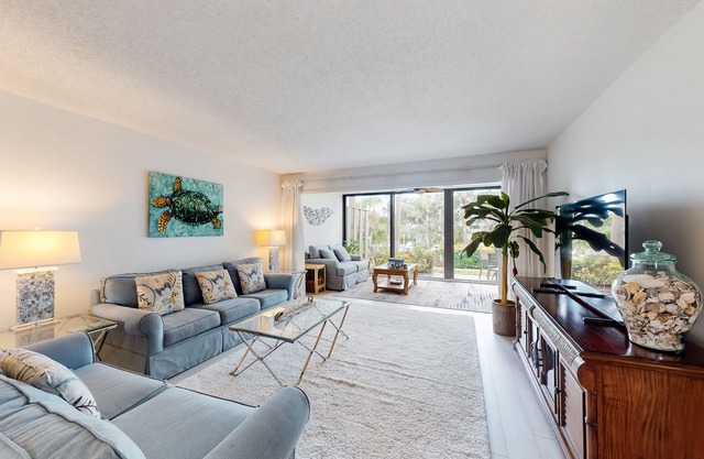 Condominio tranquilo con piscina compartida, tenis, muelle de pesca y tenis: ¡la serenidad te espera!