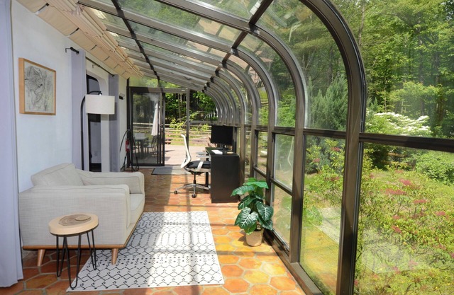 Peaceful, Fun for Friends/Family - Amenities incl. Game Rm, Sauna, Fenced Yard