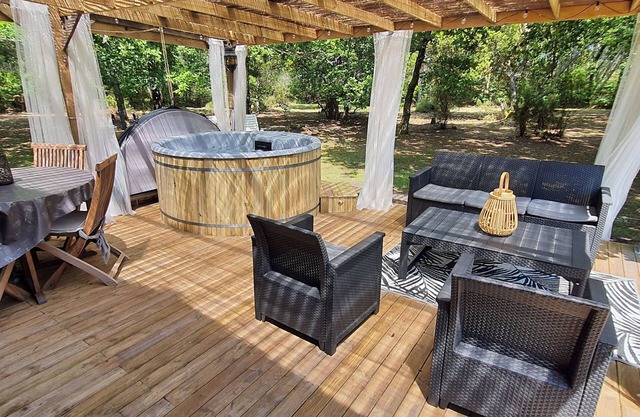 Tranquilo parque privado con árboles en 10000m2 entre las playas del océano y el lago Lacanau