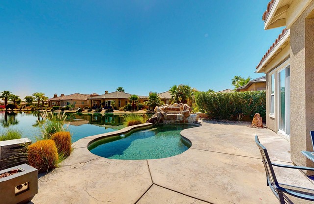Peaceful lakefront home w/ a Private Pool, Spa, & Firepit - Dogs Welcome!