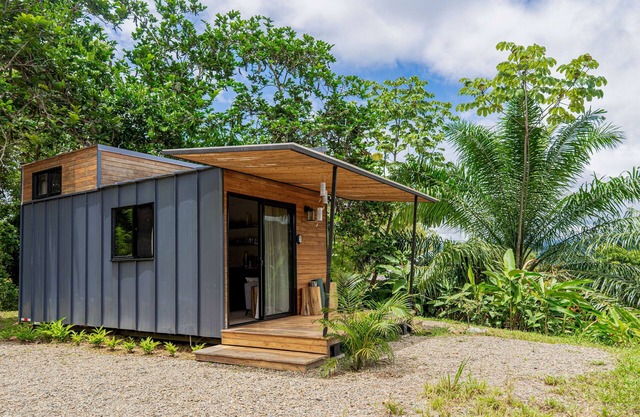 Peaceful loft studio with jungle views, private terrace & mountain breeze