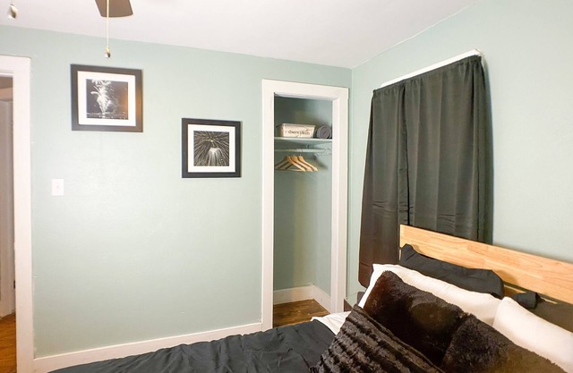 Peaceful Luxury Newly Renovated 4 BR with Fire Pit