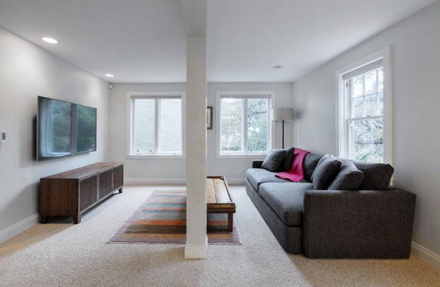 Pacífica suegra de North Berkeley con vistas al arroyo