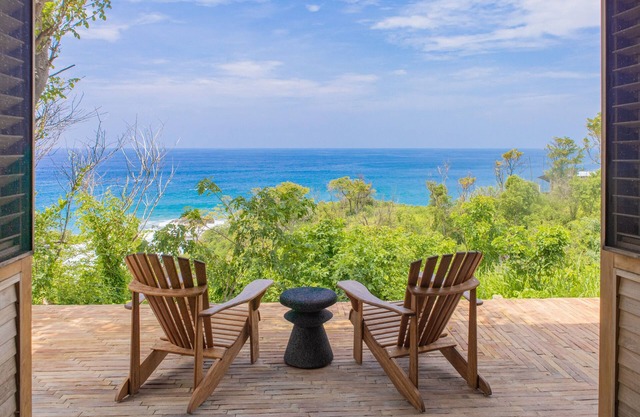 Peaceful oceanview retreat with 2 king suites, private pool & lush gardens