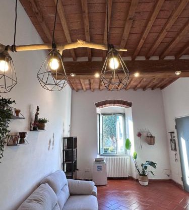 Peaceful Pause in Livorno Cozy apartment for 3-4 people with Private Parking
