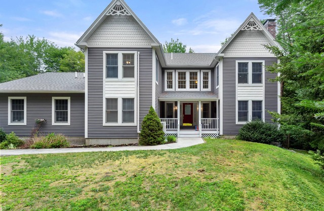 Peaceful spacious wooded retreat 10 minutes from Acadia's Main Entrance