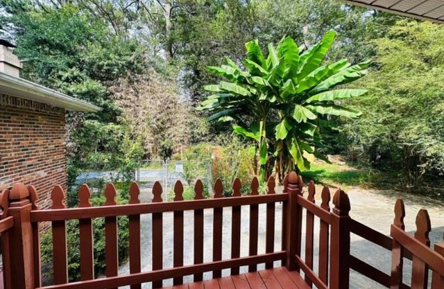 Peaceful Suburban Gateway