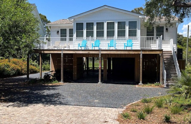 Peaches Folly, Steps to the Beach, Pet Friendly