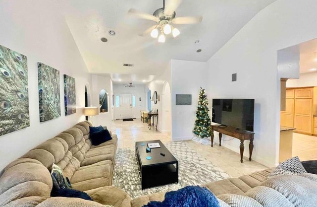 Peacock Suite Hot Tub Sleeps up to 4 Bbq