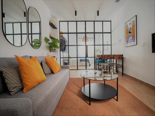 Pelícano Seville Apartments