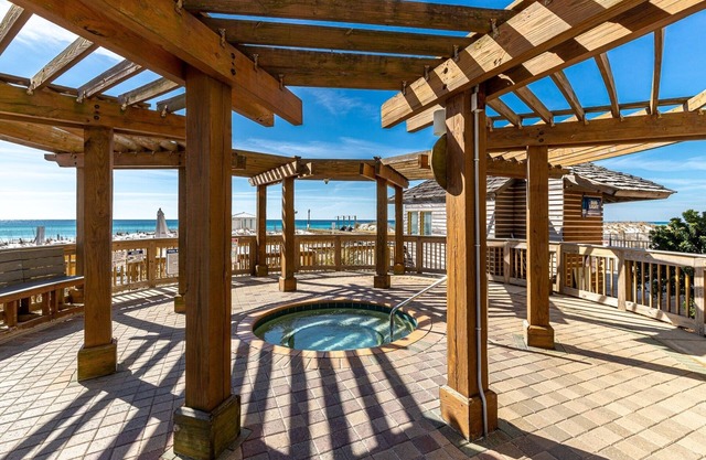 Pelican Beach 1811 1 Bedroom Condo by RedAwning