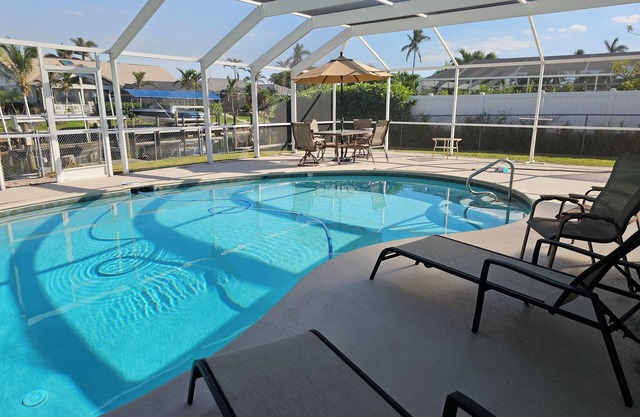 Pelican Paradise Gulf Access Waterfront Pool/home