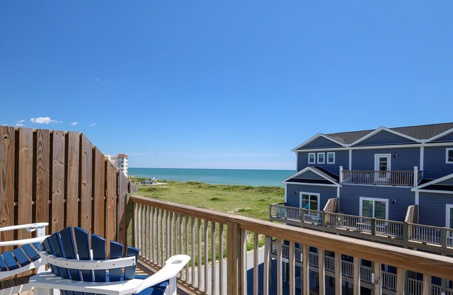 Pelican’s Treasure: Oceanfront Retreat w/ Hot Tub