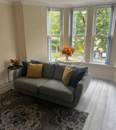 Penarth Station Renovated apartment