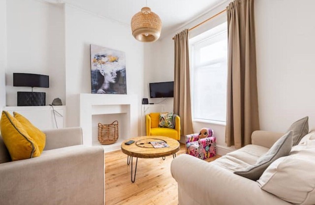 Penarth Townhouse close to Sea and City