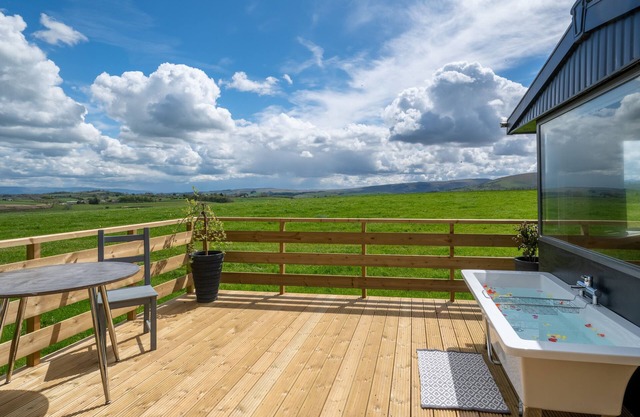 Pennine View - Fantastic views with outdoor bathtub