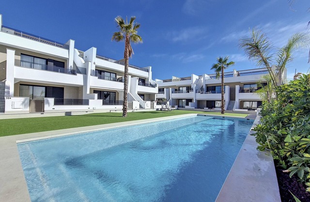 Ático con piscina, parking y Wi-Fi