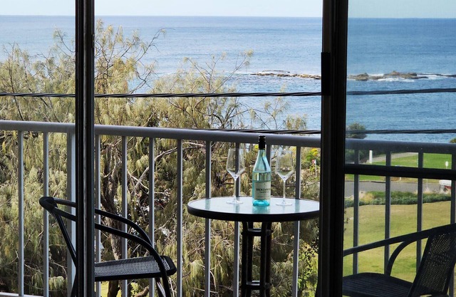 Penthouse Apartment With Ocean Views - 1 Bed, 1 Bath, Parking. Coogee Beach