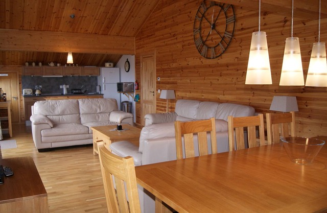 Ático apartamento chalet, capacidad para 8 personas, Sky TV, Internet y garaje hermosa vista