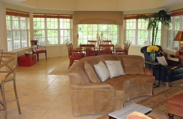 Penthouse Suite w/ golf & water views-pool & hot tub