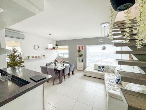 Penthouse w/Terrace, Grill & City Views