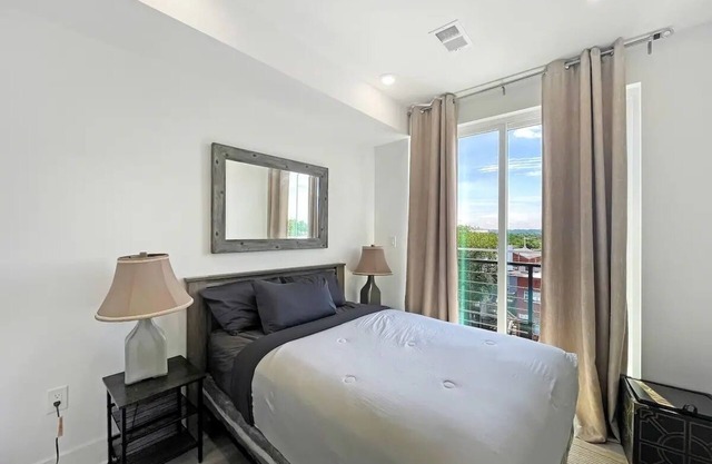 Penthouse with Private Rooftop & Stunning Views