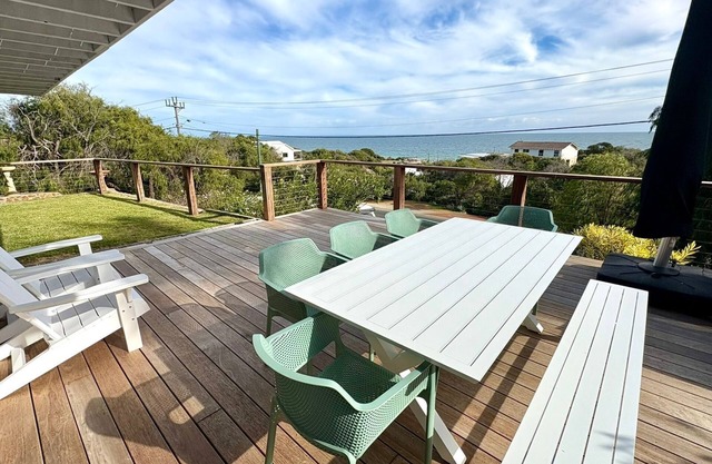 Peppy Beach House – Stunning Ocean Views & Relaxed Coastal Escape