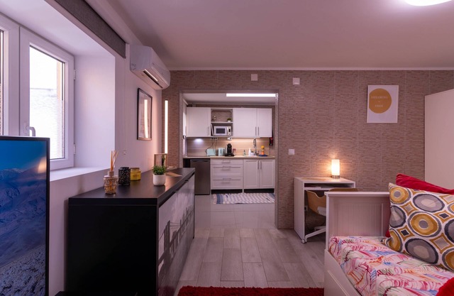 Perafita Yellow House - EcoHost