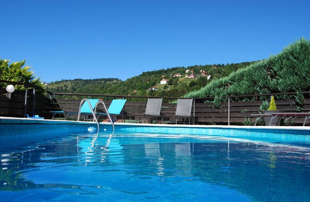 PERCE NEIGE PUEBLO ALBERGUE PERMANENTE 4 estrellas CON PISCINA Y SAUNA
