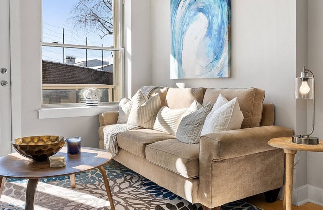 Perfect 2 BR Graduate Hospital Condo with Balcony!