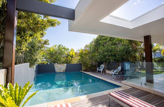 Ubicación perfecta de Casuarina. Hermosa casa con piscina cerca de la playa y tiendas