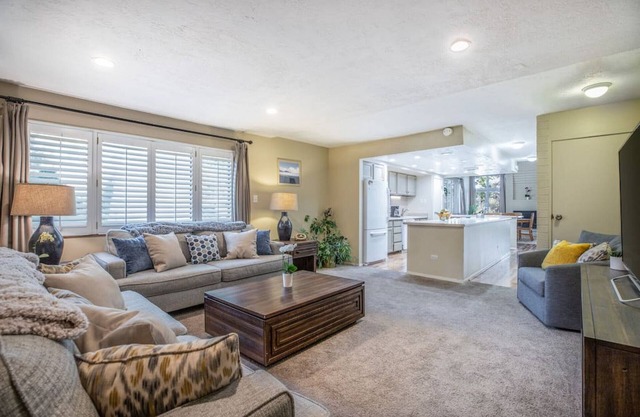 Perfect Condo in Heart of PC, with Pool & Hot Tub!