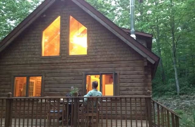 PERFECT ESCAPE For Total Privacy, Rustic Modern Cabin, 15 Pvt. Ac, WiFi, Heat/AC