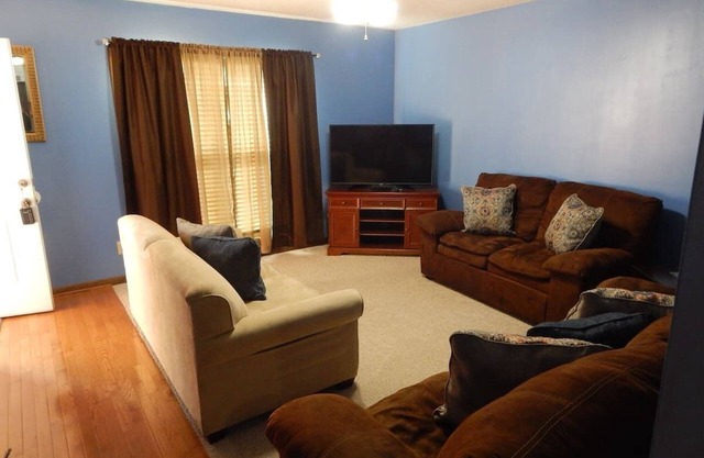 Perfect Fayetteville Stay-cation in Cozy 2-Bed, 2-Bath Townhome