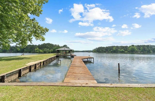 Perfect Landing, Sleeps 10, Outdoor Lake Heaven!