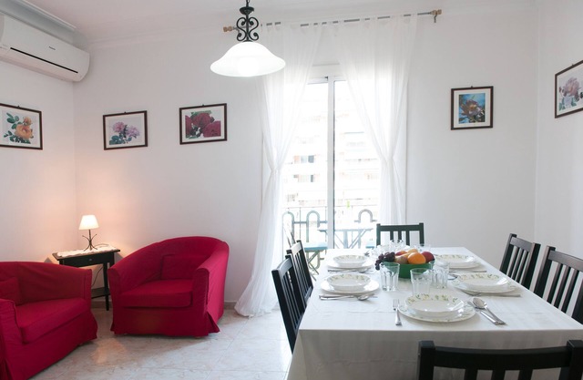 Ubicación perfecta: 2 habitaciones dobles, 2 balcones, WiFi gratuito.