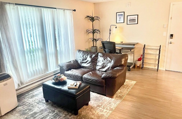 Perfect Private Getaway in Seattle's Southside!