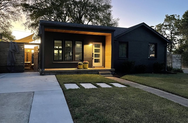 Perfect sanctuary for 10 people minutes from downtown fun!